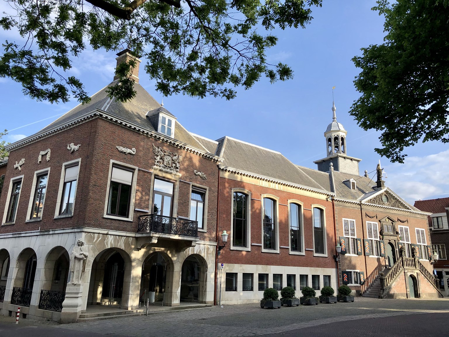 Stadhuis Vlaardingen Ophaalsessie Slavernijmonument.jpeg